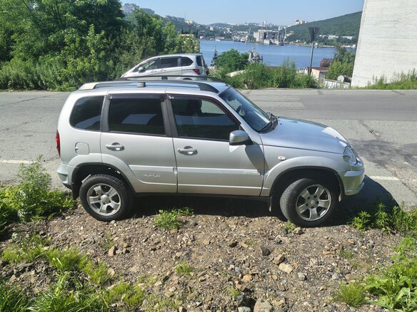2012 Chevrolet Niva I Рестайлинг, серый, 430000 рублей - вид 2