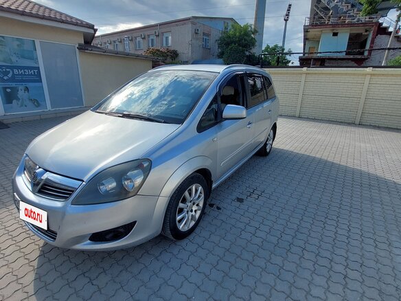 2012 Opel Zafira B Рестайлинг, серебристый, 600000 рублей - вид 1