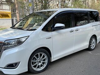 2018 Toyota Esquire I Рестайлинг, белый, 2400000 рублей, вид 3