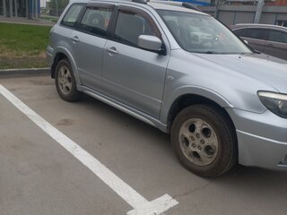 2007 Mitsubishi Outlander I, серебристый, 850000 рублей, вид 2
