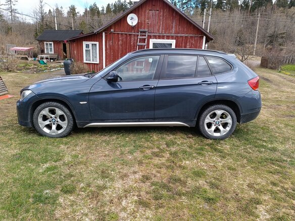 2010 BMW X1 18i I (E84), синий, 850000 рублей - вид 6