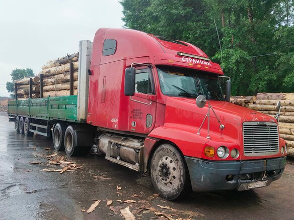 2000 Freightliner Century Class, красный, 900000 рублей - вид 6