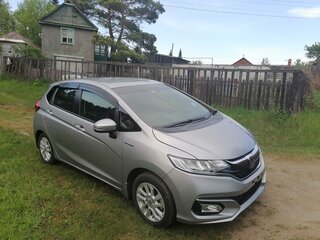 2018 Honda Fit III Рестайлинг, серебристый, 1390000 рублей, вид 1