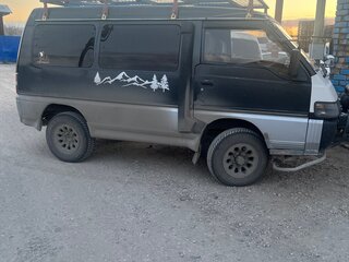 1993 Mitsubishi Delica III, зелёный, 350000 рублей, вид 2