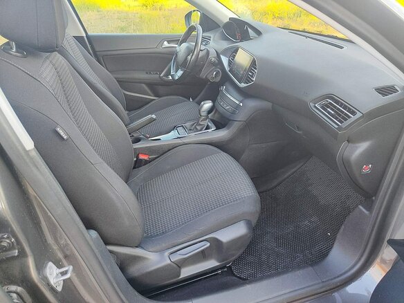 2017 Peugeot 308 II Рестайлинг, серый, 1300000 рублей - вид 8