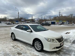 2012 Toyota Camry VII (XV50), белый, 2150000 рублей, вид 3