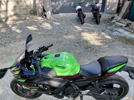 2021 Kawasaki Ninja 650, зелёный, 790000 рублей, вид 4