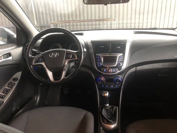 2015 Hyundai Solaris I Рестайлинг, белый, 1132000 рублей - вид 10