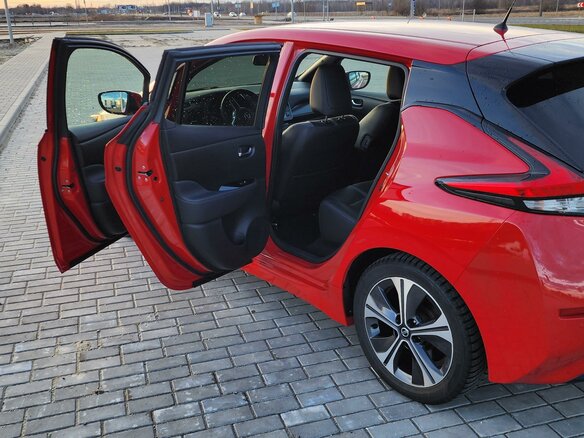 2018 Nissan Leaf II (ZE1), красный, 1100000 рублей - вид 23