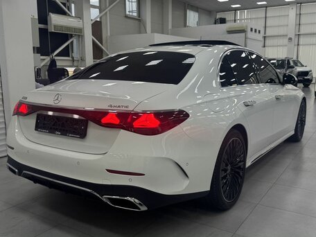 2025 Mercedes-Benz E-Класс 300 VI (W214, S214), белый, 8699000 рублей, вид 4