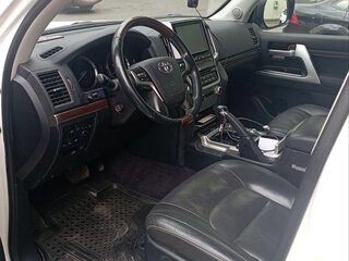 2016 Toyota Land Cruiser 200 Series Рестайлинг 2, белый, 4100000 рублей, вид 4