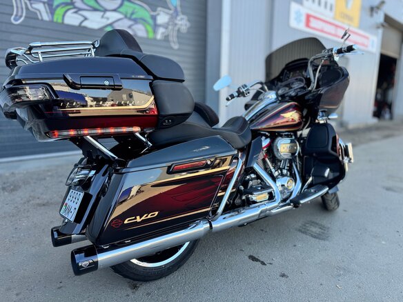 2023 Harley-Davidson CVO Road Glide Limited, красный, 3200000 рублей - вид 8