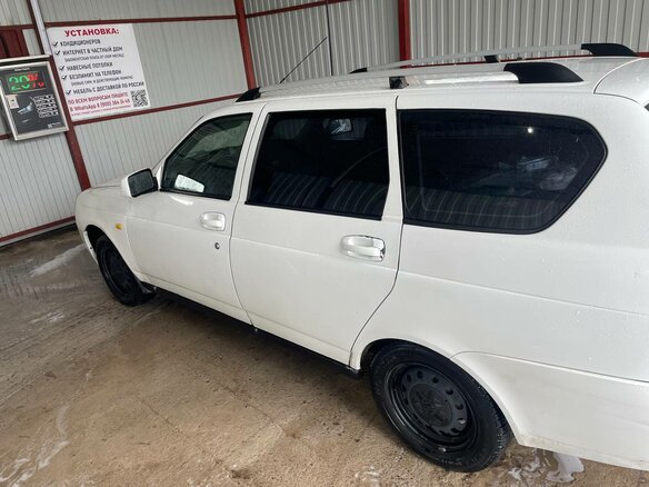 2011 Lada (ВАЗ) Priora I, белый, 300000 рублей - вид 2