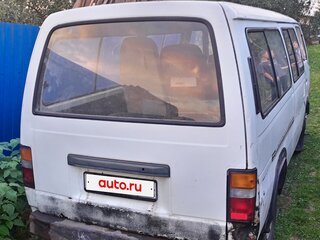 1990 Nissan Urvan III (E24), белый, 170000 рублей, вид 1