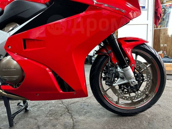 2014 Honda VFR 800, красный, 910000 рублей - вид 14