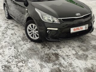 2020 Kia Rio IV, чёрный, 1700000 рублей, вид 3