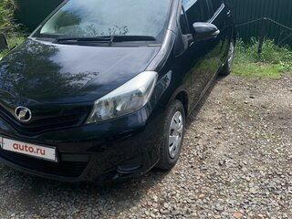 2013 Toyota Vitz III (XP130), чёрный, 710000 рублей, вид 1