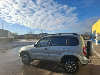 2013 Chevrolet Niva I Рестайлинг, серебристый, 660000 рублей, вид 3