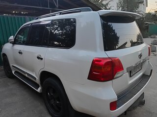 2013 Toyota Land Cruiser 200 Series Рестайлинг 1, белый, 3500000 рублей, вид 3