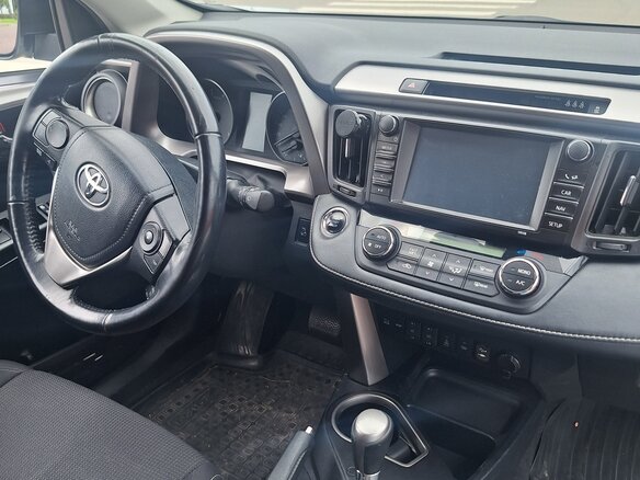 2018 Toyota RAV4 IV (XA40) Рестайлинг, серебристый, 2450000 рублей - вид 9