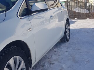 2013 Opel Astra J Рестайлинг, белый, 900000 рублей, вид 2
