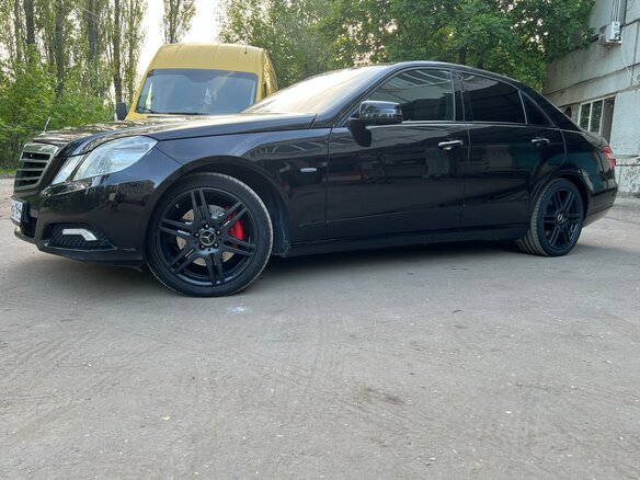 2010 Mercedes-Benz E-Класс 350 IV (W212, S212, C207), чёрный, 2050000 рублей - вид 2