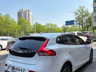 2018 Volvo V40 II Рестайлинг, белый, 1180000 рублей, вид 4