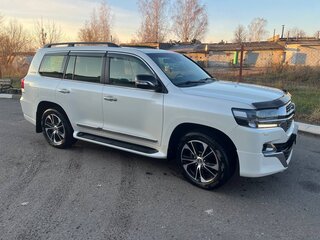 2020 Toyota Land Cruiser 200 Series Рестайлинг 2, белый, 11000000 рублей, вид 2