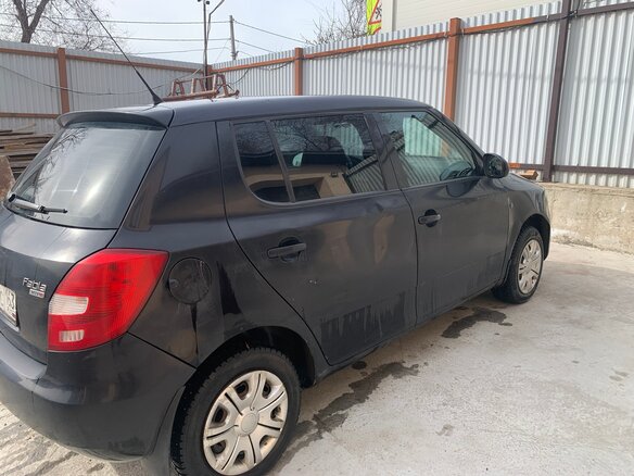 2011 Skoda Fabia II Рестайлинг, чёрный, 315000 рублей - вид 2