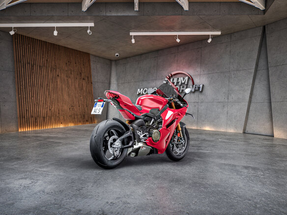 2026 Ducati Panigale V4, красный, 4200000 рублей - вид 3