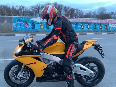 2013 Aprilia RSV4, жёлтый, 1000000 рублей, вид 2