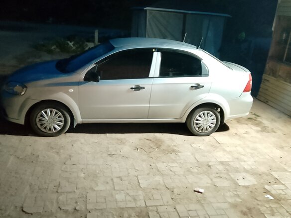 2011 Chevrolet Aveo I Рестайлинг, серебристый, 560000 рублей - вид 6