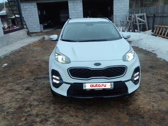 2021 Kia Sportage IV Рестайлинг, белый, 3150000 рублей - вид 3