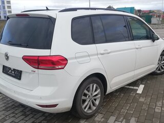 2017 Volkswagen Touran II, белый, 1426401 рублей, вид 2