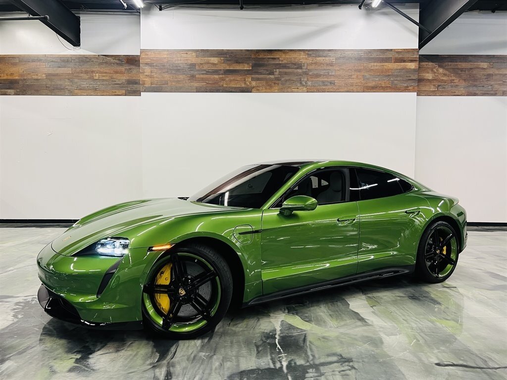 Открыть фотографии: Porsche Taycan I