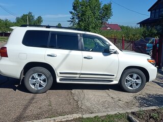 2015 Toyota Land Cruiser 200 Series Рестайлинг 1, белый, 5800000 рублей, вид 3