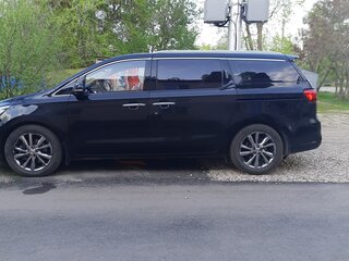 2018 Kia Carnival III, чёрный, 4300000 рублей, вид 4