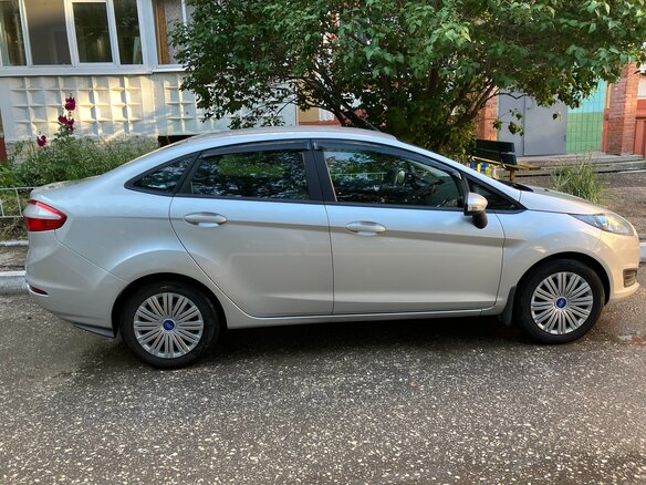 2016 Ford Fiesta Mk6 Рестайлинг, серебристый, 850000 рублей - вид 7
