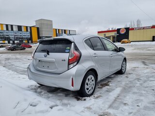 2019 Toyota Aqua I Рестайлинг 2, серебристый, 1295000 рублей, вид 4