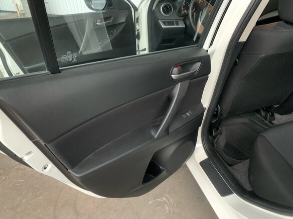 2010 Mazda 3 II (BL), белый - вид 13