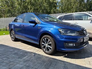 2018 Volkswagen Polo V Рестайлинг, синий, 1590000 рублей, вид 1