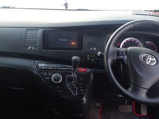 2011 Toyota ISis I Рестайлинг, красный, 1350000 рублей, вид 5