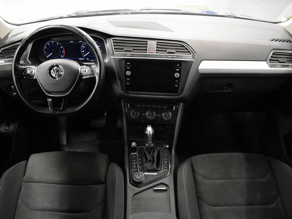 2017 Volkswagen Tiguan II, чёрный, 2040000 рублей - вид 20