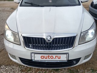 2013 Skoda Octavia II (A5) Рестайлинг, белый, 900000 рублей, вид 2