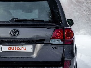 2012 Toyota Land Cruiser 200 Series Рестайлинг 1, серый, 5000000 рублей, вид 2