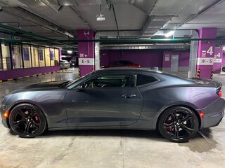 2022 Chevrolet Camaro SS VI Рестайлинг, серебристый, 7000000 рублей, вид 3