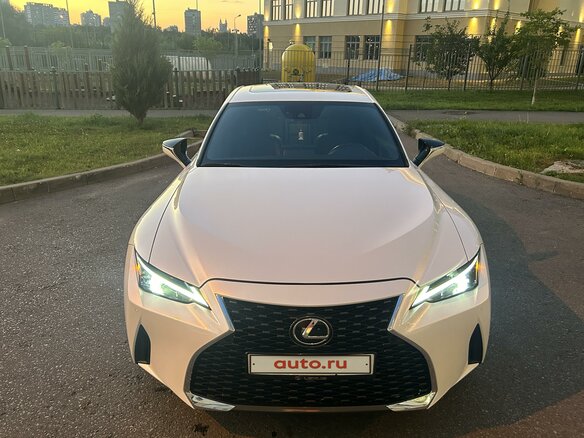 2021 Lexus IS 300 III Рестайлинг 2, белый, 5100000 рублей - вид 3