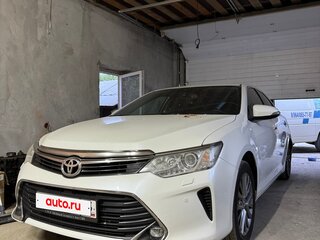 2016 Toyota Camry VII (XV50) Рестайлинг, белый, 1800000 рублей, вид 2