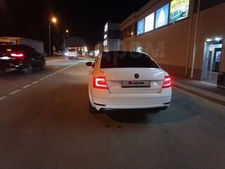 2016 Skoda Octavia III (A7), белый, 1000000 рублей, вид 4