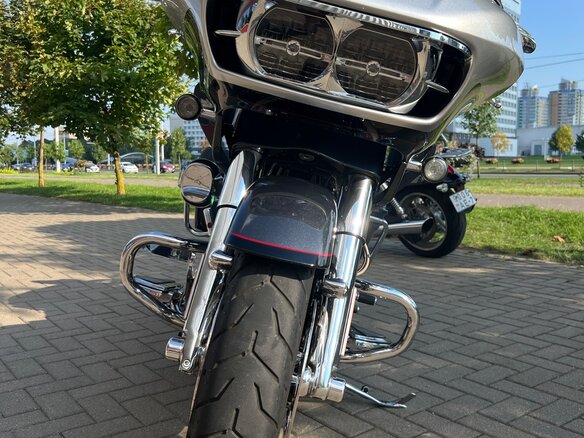2019 Harley-Davidson CVO Road Glide, серебристый, 2900000 рублей - вид 2